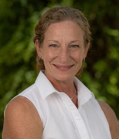 Elizabeth Zelinka Parsons, Legal Advisor & Board Member